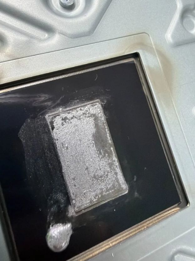 早期版PS5爆散热隐患 液态金属竟侵蚀散热器表面 - PS5小白盒 早期版PS5爆散热隐患 液态金属竟侵蚀散热器表面 - PS5小白盒